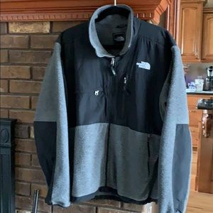Northface men’s medium gray and black fleece